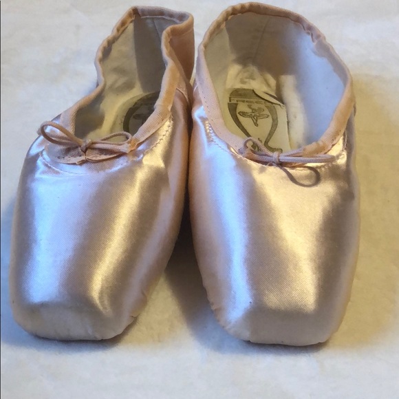 NWT Freed of London pointer shoes, maker bell - Picture 2 of 5